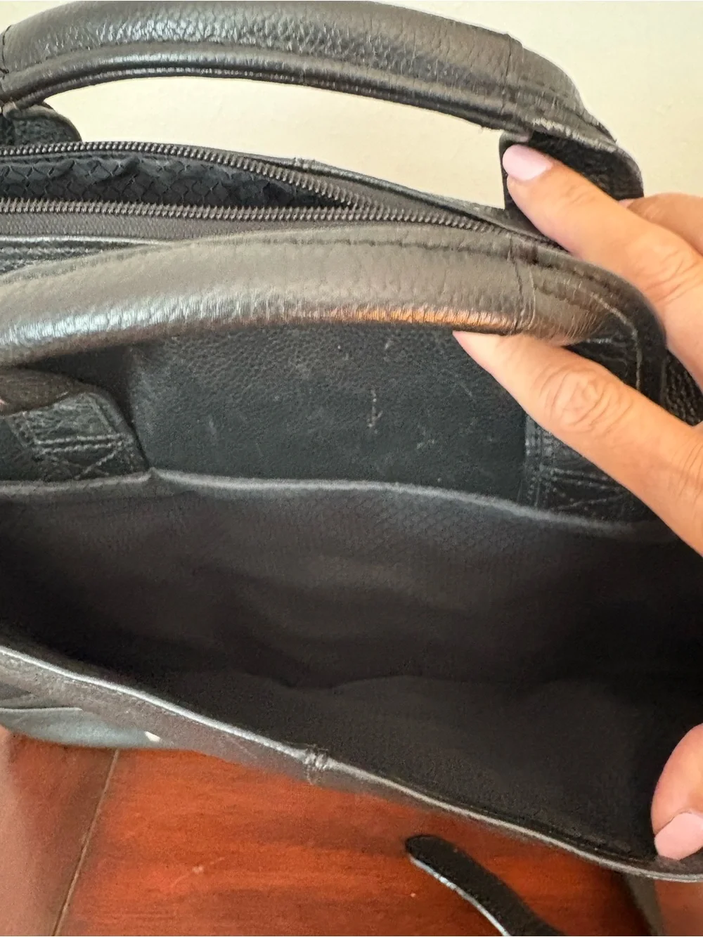 McKlein USA Black Pebble Leather Laptop Bag #10T-0589054 Numerous Compartments